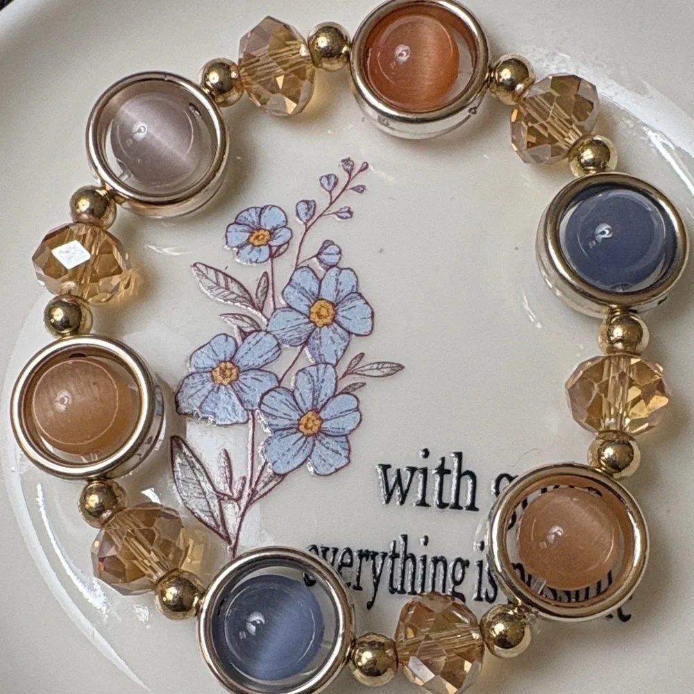 Elegant Gold and Multicolor Beaded Bracelet - Picture 6 of 6